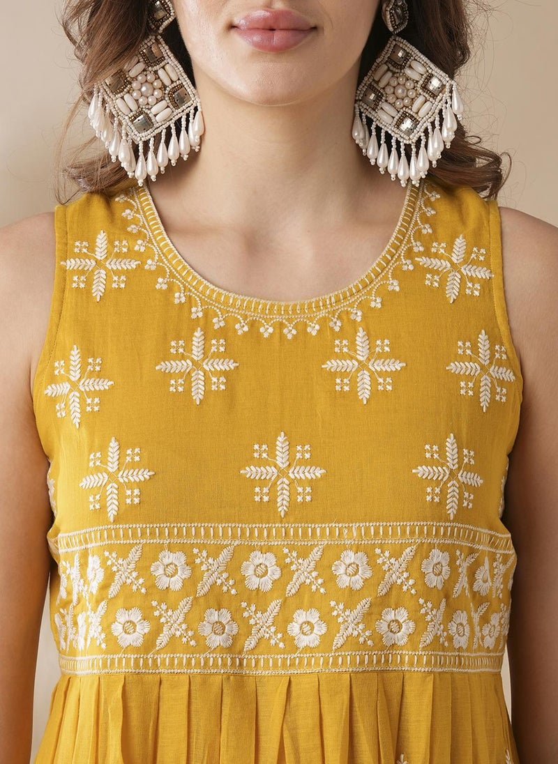 جلو باص جلوبس تونيك نسائي قطن مطرز بالزهور أبيض وأصفر مع بنطلون - Image 5